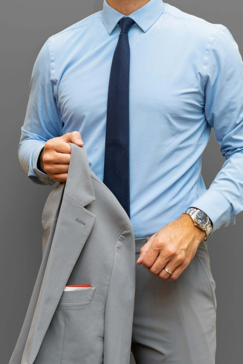 Benjamin r aokqt5oszju unsplash Man wearing light blue shirt and navy tie